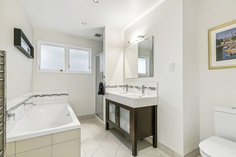 Photo of property in 22 Lucknow Terrace, Khandallah, Wellington, 6035