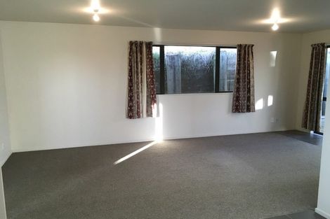 Photo of property in 302 Triangle Road, Massey, Auckland, 0614