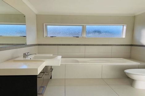 Photo of property in 1 Pickaberry Avenue, Karaka, Papakura, 2113