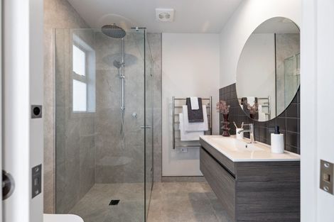 Photo of property in 5 Mangatainoka Lane, Awapuni, Palmerston North, 4412