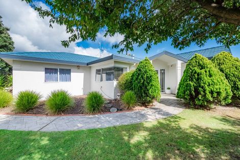 Photo of property in 32 Guildford Drive, Paraparaumu, 5032