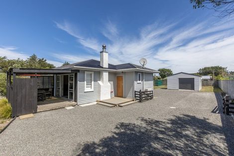 Photo of property in 20 Blake Street, Porangahau, 4293