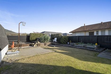 Photo of property in 5 Queenspark Drive, Parklands, Christchurch, 8083