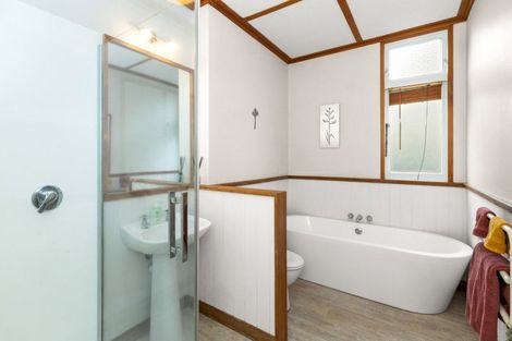 Photo of property in 34 Bowling Road, Greenmeadows, Napier, 4112