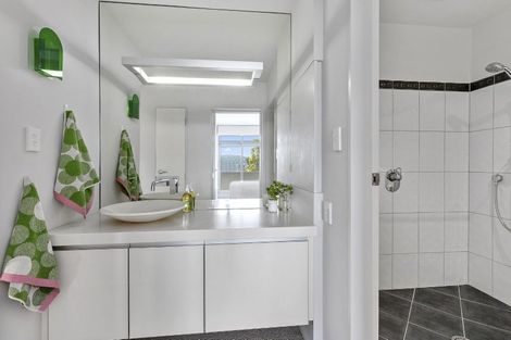 Photo of property in Beauport Apartments, 30u2 The Crescent, Roseneath, Wellington, 6011