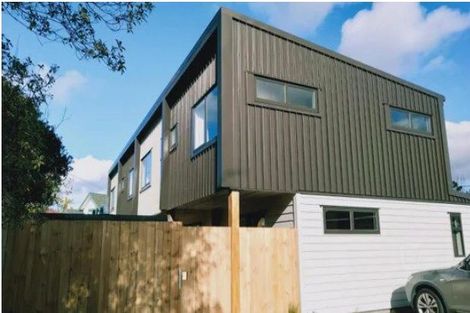 Photo of property in 4b Wattle Road, Sunnyvale, Auckland, 0612