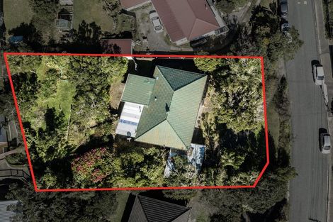 Photo of property in 11 Miles Crescent, Newlands, Wellington, 6037