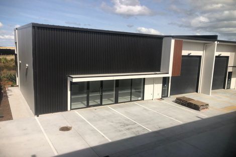 Photo of property in 32 Streamview Way, Long Bay, 0792