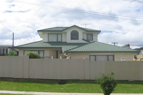 Photo of property in 1/65 College Road, Northcote, Auckland, 0627