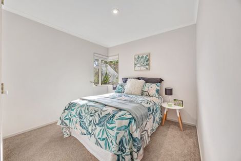 Photo of property in 13 Bridgehead Cove, West Harbour, Auckland, 0618