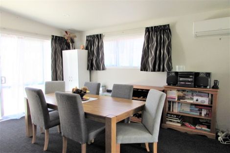 Photo of property in 23 King Charles Drive, Kingsley Heights, Upper Hutt, 5018