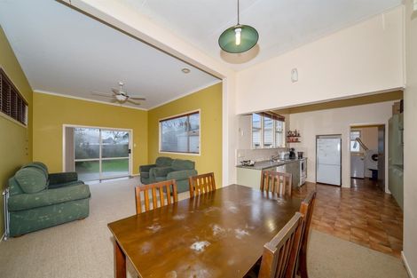 Photo of property in 10 Morrissey Street, Hawera, 4610