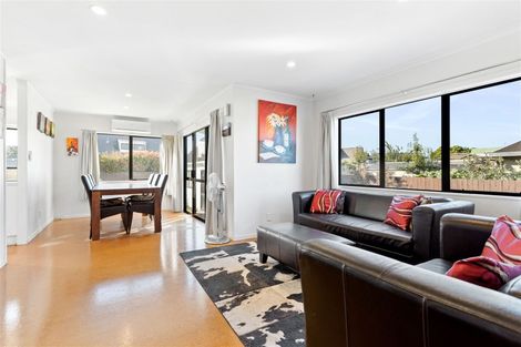 Photo of property in 11 Halyard Place, Te Atatu Peninsula, Auckland, 0610