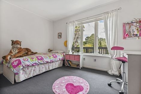 Photo of property in 18 Rimutaka Place, Titirangi, Auckland, 0604