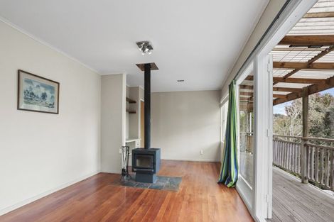 Photo of property in 12 Highland Avenue, Titirangi, Auckland, 0604