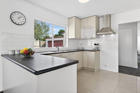 Photo of property in 10 Wairua Place, Pukekohe, 2120