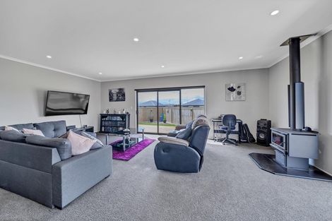 Photo of property in 8 Reremoana Close, Hawera, 4610