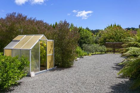 Photo of property in 18 Loch Views Road, Acacia Bay, Taupo, 3385