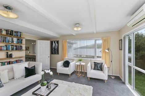 Photo of property in 6 John Witton Drive, Crofton Downs, Wellington, 6035