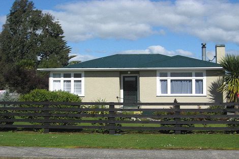 Photo of property in 12 Ngahina Street, Marton, 4710