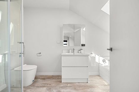 Photo of property in 90a Cambridge Terrace, Waterloo, Lower Hutt, 5011