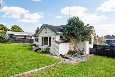 Photo of property in 32 Forest Lake Road, Forest Lake, Hamilton, 3200