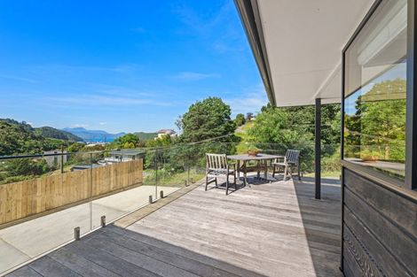Photo of property in 6 West Terrace, Picton, 7220