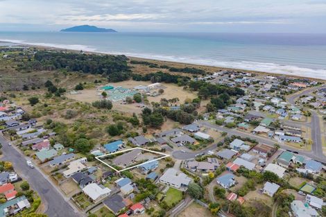 Photo of property in 11 Byron Brown Place, Otaki Beach, Otaki, 5512