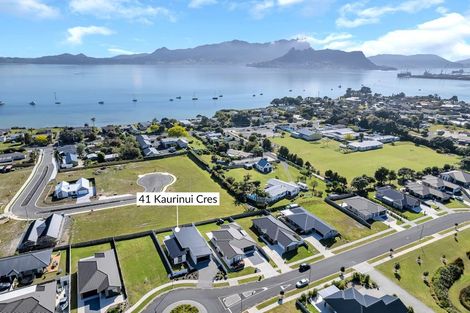 Photo of property in 41 Kaurinui Crescent, One Tree Point, 0118