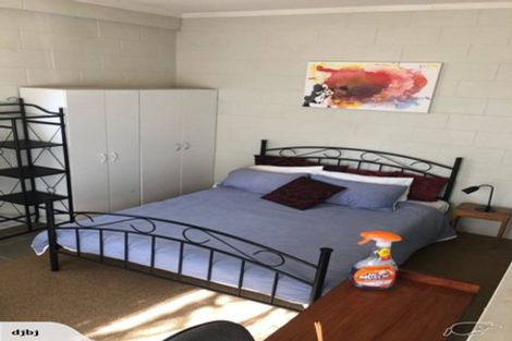 Photo of property in 45 Ravenwood Drive, Forrest Hill, Auckland, 0620