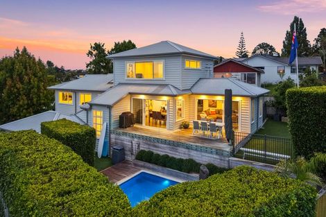 Photo of property in 24 Judkins Crescent, Cockle Bay, Auckland, 2014
