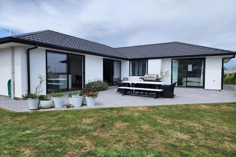 Photo of property in 63 Wairau Road, Oakura, 4314