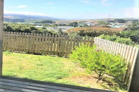 Photo of property in 30 Brooker Grove, Newlands, Wellington, 6037