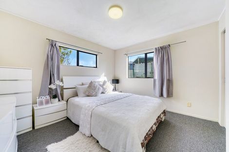 Photo of property in 1/6 Eulogy Place, Randwick Park, Auckland, 2105