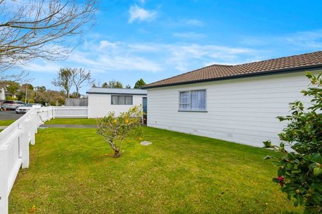 Photo of property in 24 Santiago Crescent, Unsworth Heights, Auckland, 0632