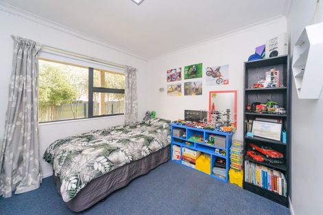 Photo of property in 130 Hillcrest Drive, Kelvin Grove, Palmerston North, 4414
