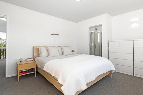 Photo of property in 1 Goldie Place, Waikanae Beach, Waikanae, 5036