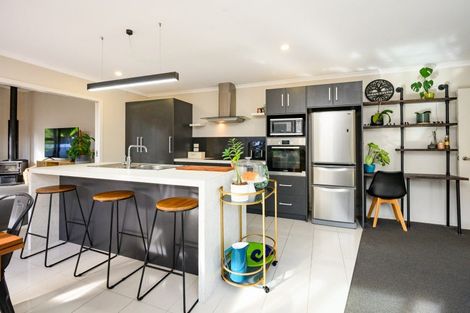 Photo of property in 18 Galea Grove, Kelvin Grove, Palmerston North, 4414