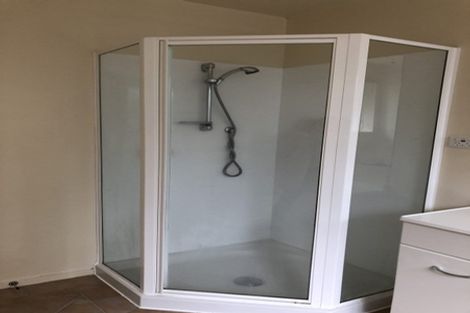 Photo of property in 10 Copplestone Place, New Lynn, Auckland, 0600