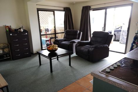 Photo of property in 136 West Harbour Drive, West Harbour, Auckland, 0618