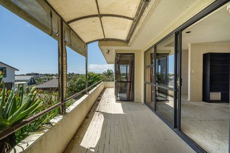 Photo of property in 1/55 Nigel Road, Browns Bay, Auckland, 0630