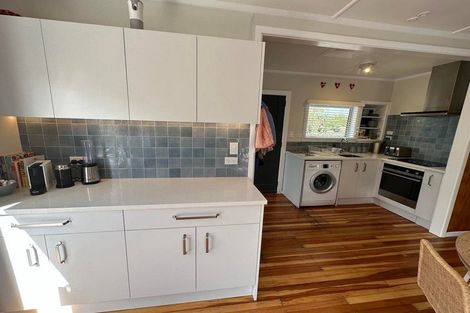 Photo of property in 21 William Street, Waikanae Beach, Waikanae, 5036