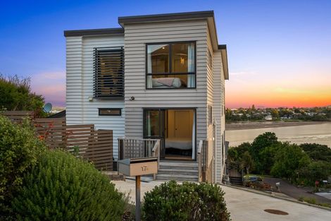 Photo of property in 17a Constable Lane, West Harbour, Auckland, 0618