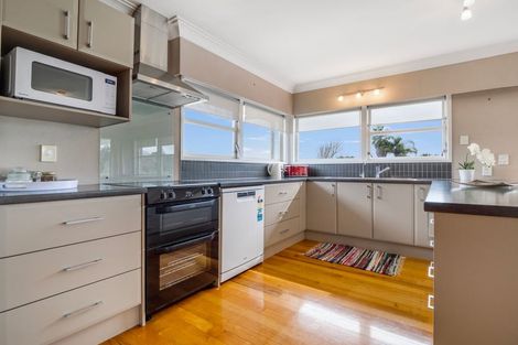 Photo of property in 12 Racecourse Road, Waiuku, 2123
