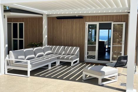 Photo of property in 15 Piha Road, Piha, New Lynn, 0772