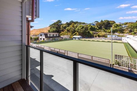 Photo of property in 2/7 Grays Road, Plimmerton, Porirua, 5026