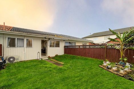 Photo of property in 4/6 Ray Small Drive, Papakura, 2110