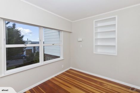Photo of property in 27 Mcbreen Avenue, Northcote, Auckland, 0627