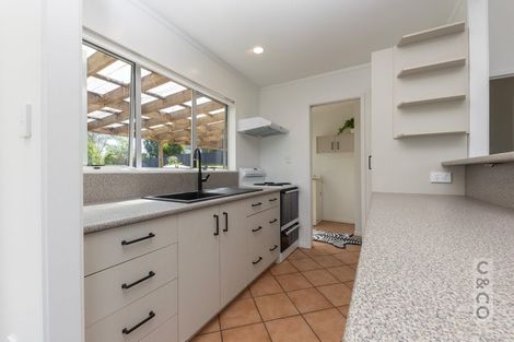 Photo of property in 28 Great North Road, Riverhead, 0820