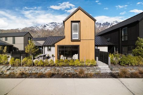 Photo of property in 13 Mcgibbon Lane, Jacks Point, 9371